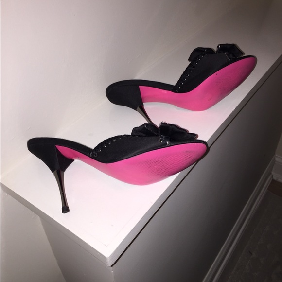 Sexy Betsey Johnson black satin bow stiletto heels - Picture 4 of 10
